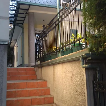 Resident Hill בית הארחה