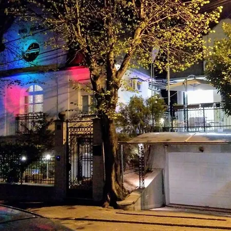 Resident Hill Guest house *